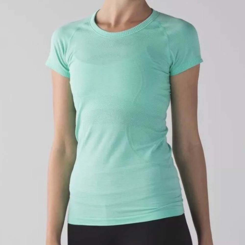 •LULULEMON Swiftly Tech Shirt•